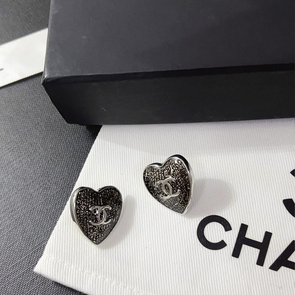 CHANEL STUD EARRINGS SILVER AND BLACK - Image 2