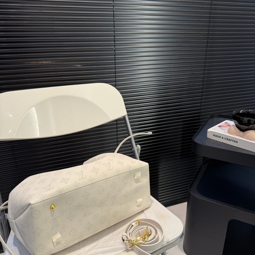 LOUIS VUITTON BELLA TOTE WHITE 33CM - Image 4