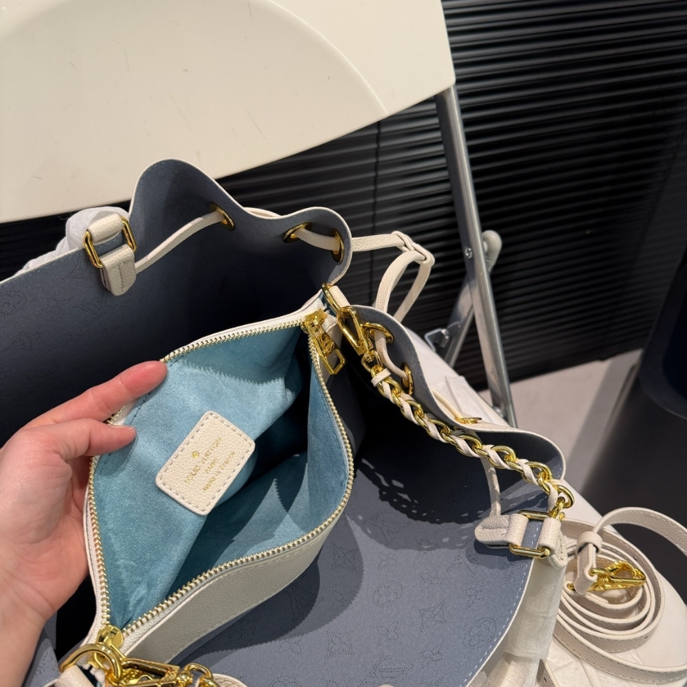 LOUIS VUITTON BELLA TOTE WHITE 33CM - Image 5