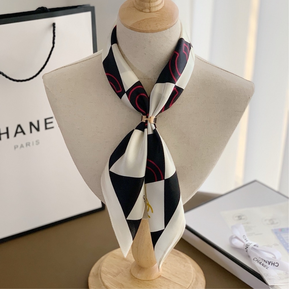 CHANEL COCO CARO SILK SCARF IN WHITE AND BLACK 70CM - Image 5