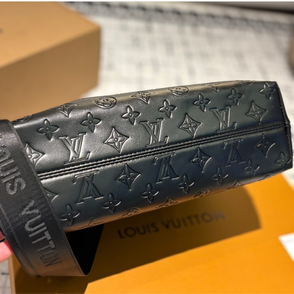 LOUIS VUITTON COUSSIN HOBO MM BLACK 30CM M12068 - Image 4