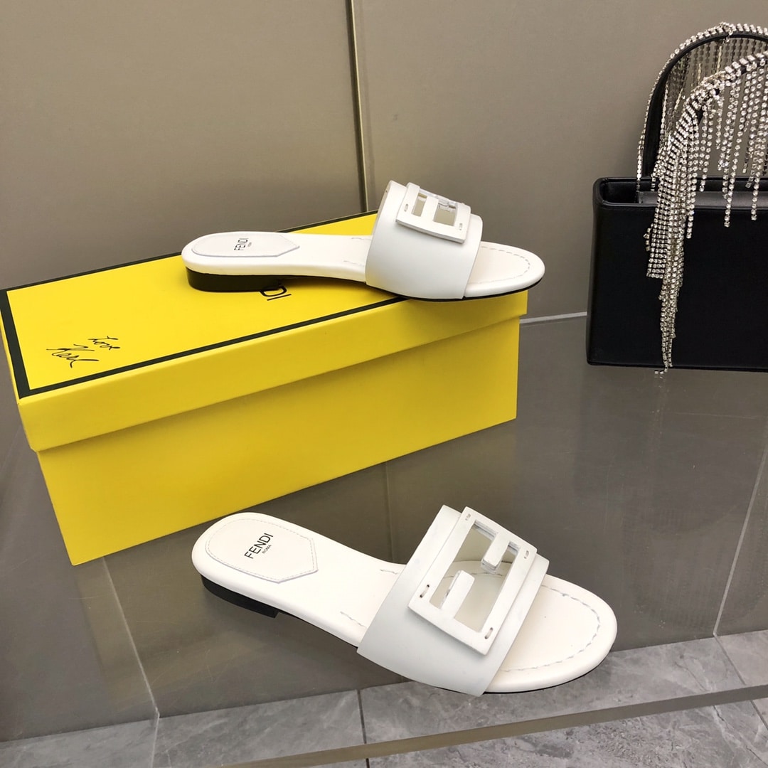 FENDI BAGUETTE WHITE LEATHER SLIDES - Image 4
