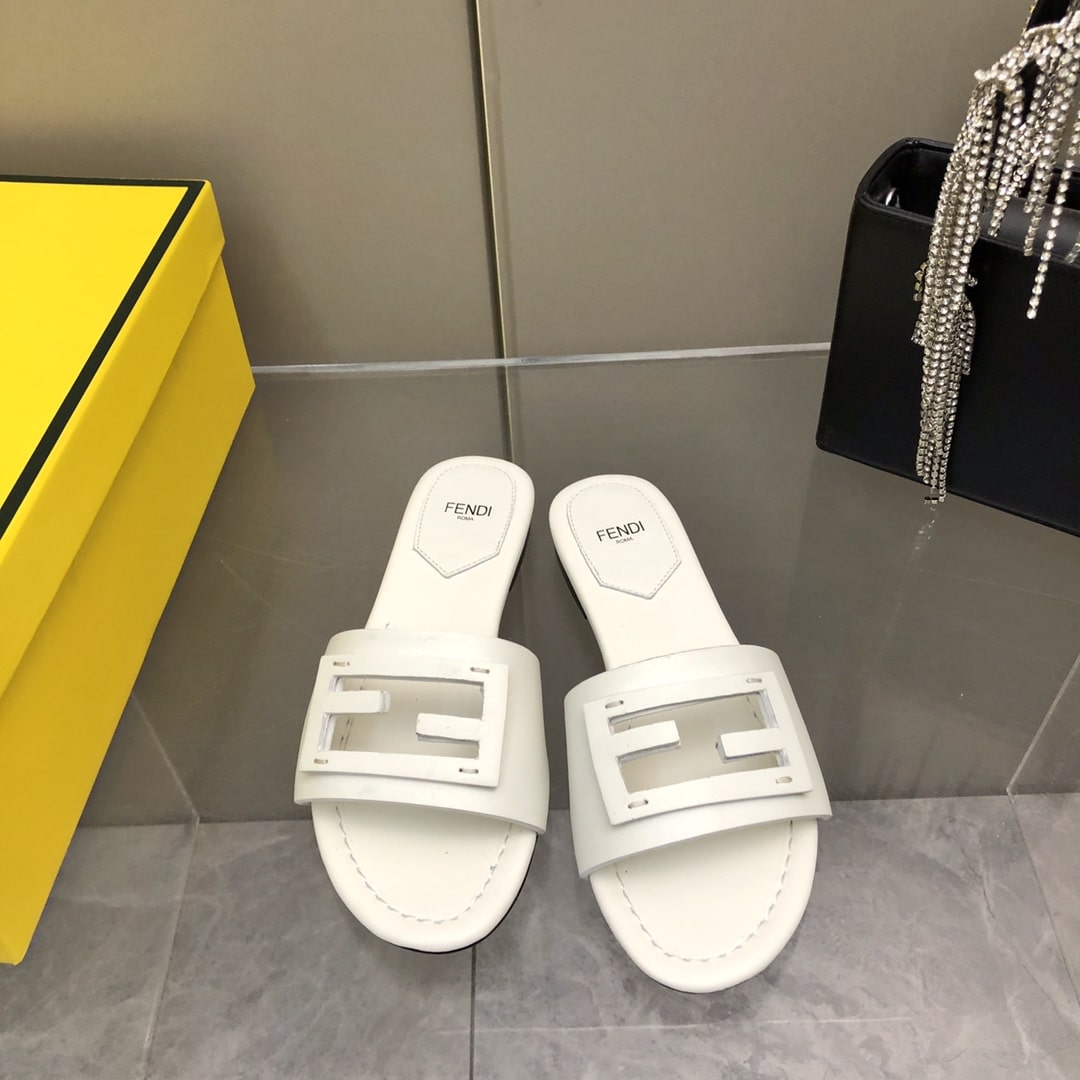 FENDI BAGUETTE WHITE LEATHER SLIDES - Image 6