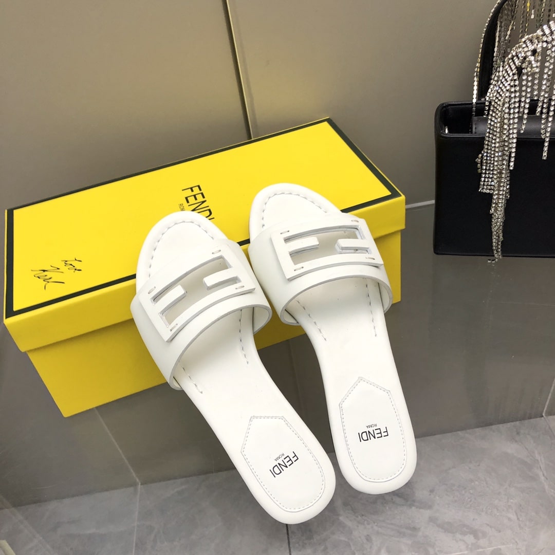 FENDI BAGUETTE WHITE LEATHER SLIDES - Image 8