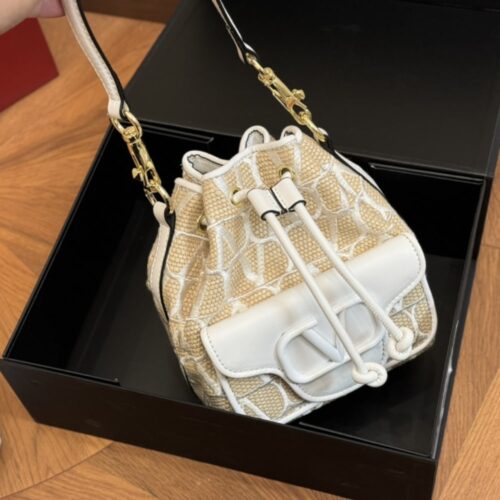 Alternative view of Valentino Garavani Loco Iconographer Toi Beige 16cm 4w2b0m94rrc