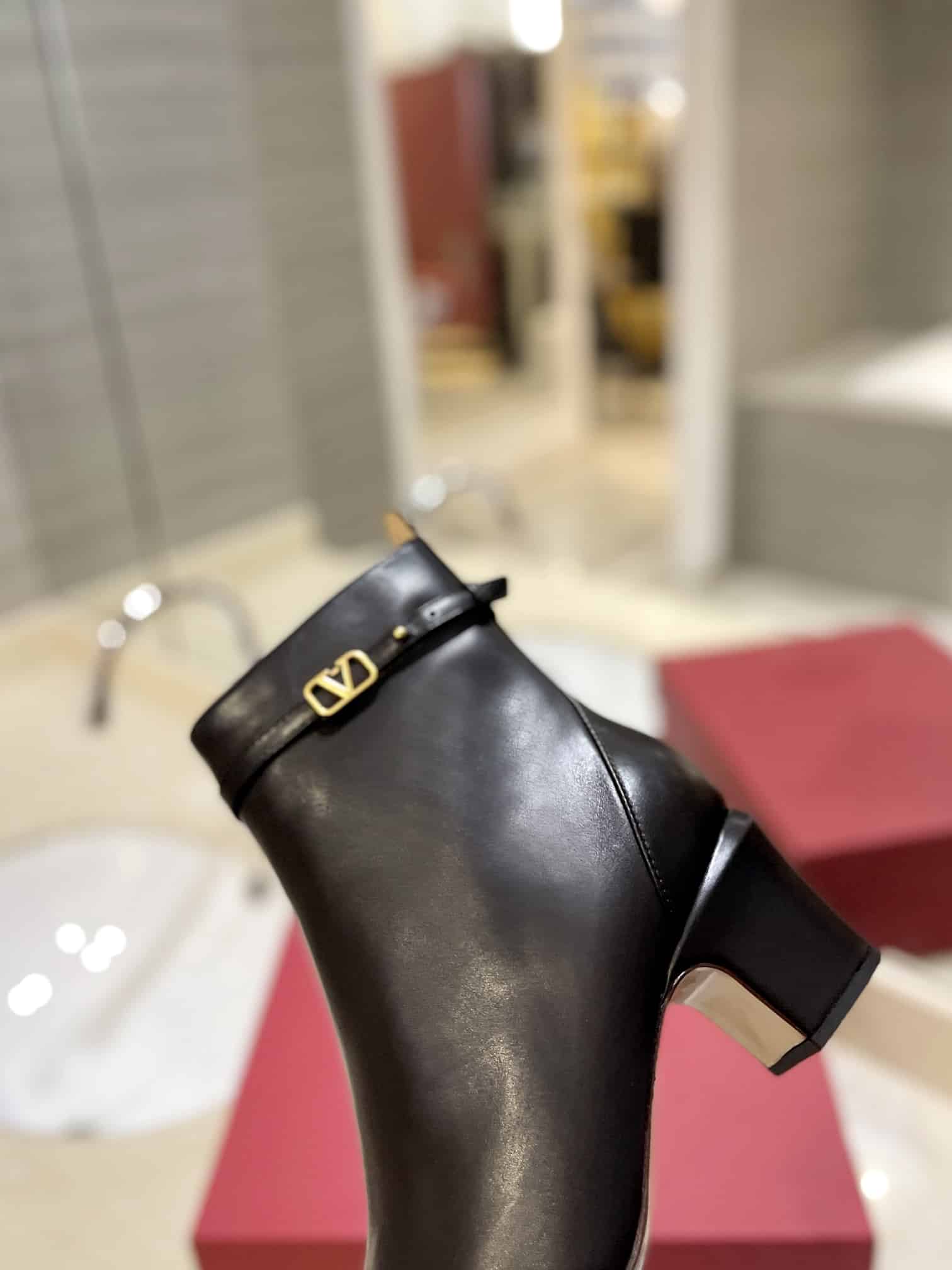 VALENTINO GARAVANI TAN GO ANKLE BOOT IN CALFSKIN LEATHER BLACK 3W2S0GZ2ATZ 0NO - Image 4