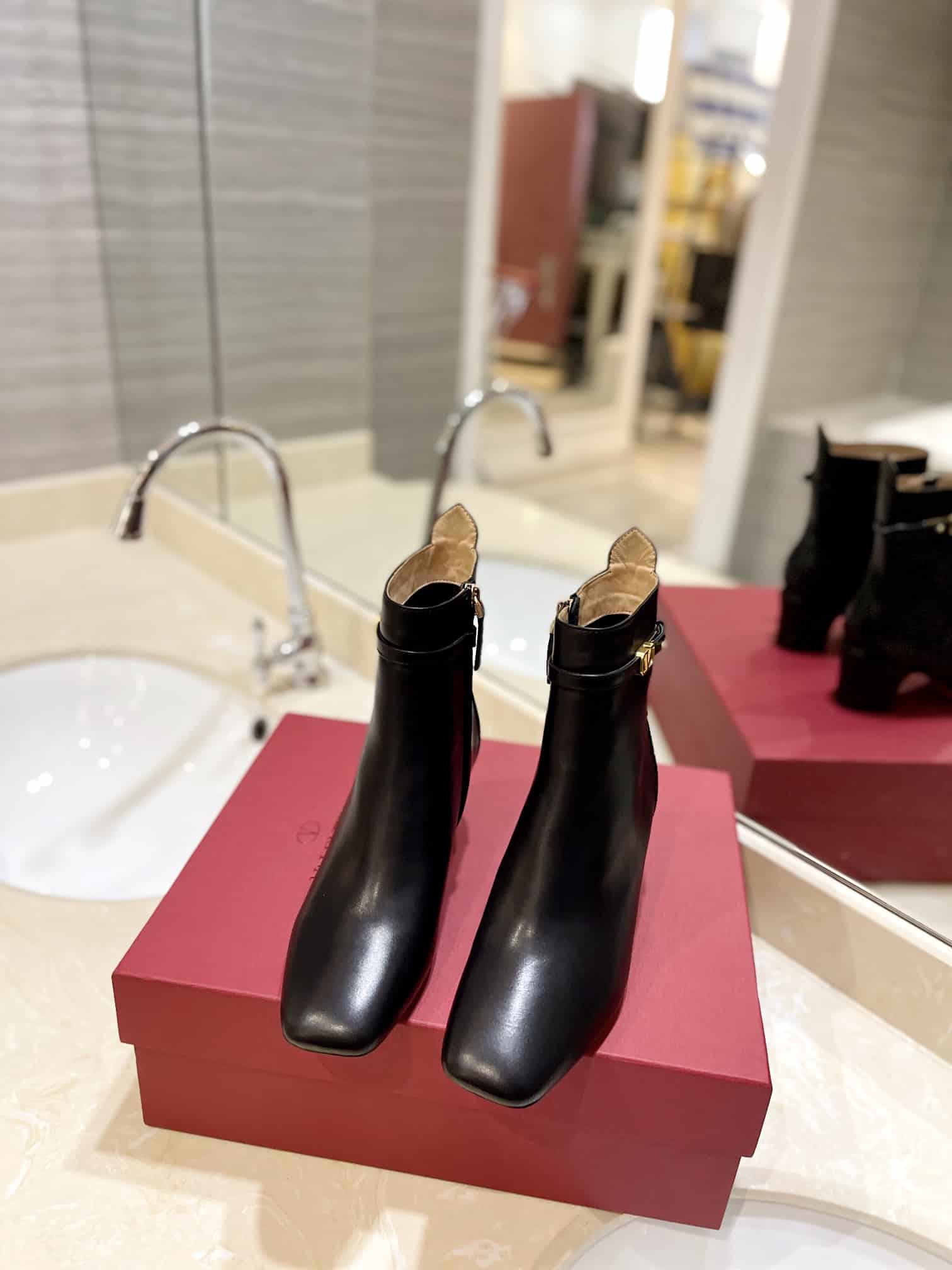 VALENTINO GARAVANI TAN GO ANKLE BOOT IN CALFSKIN LEATHER BLACK 3W2S0GZ2ATZ 0NO - Image 8