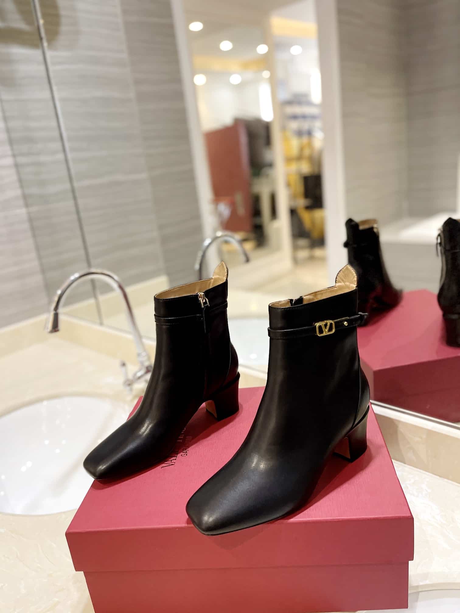 VALENTINO GARAVANI TAN GO ANKLE BOOT IN CALFSKIN LEATHER BLACK 3W2S0GZ2ATZ 0NO - Image 9