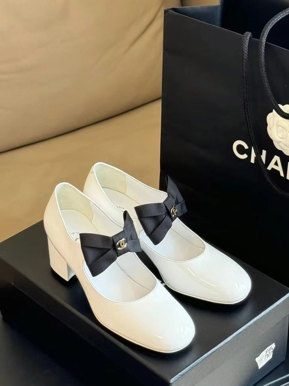 CHANEL MARY JANES WHITE AND BLACK G45356 B15113 NT688 - Image 2