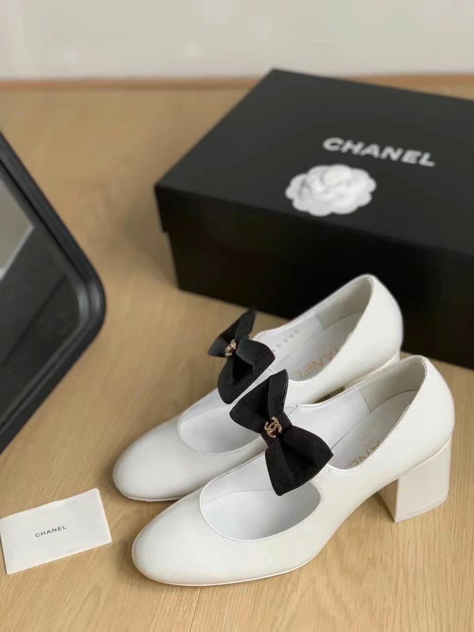 CHANEL MARY JANES WHITE AND BLACK G45356 B15113 NT688 - Image 3