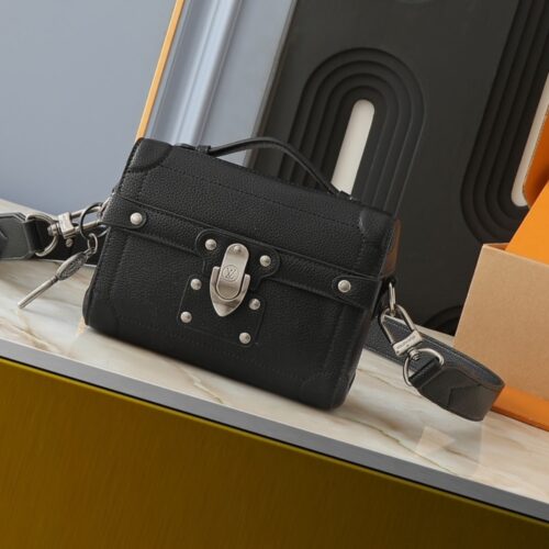 Alternative view of Louis Vuitton Soul Trunk Bag Black 19Cm M11516