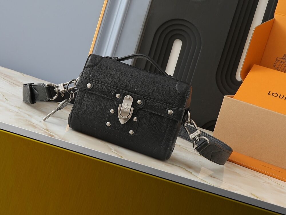 LOUIS VUITTON SOUL TRUNK BAG BLACK 19CM M11516 - Image 2