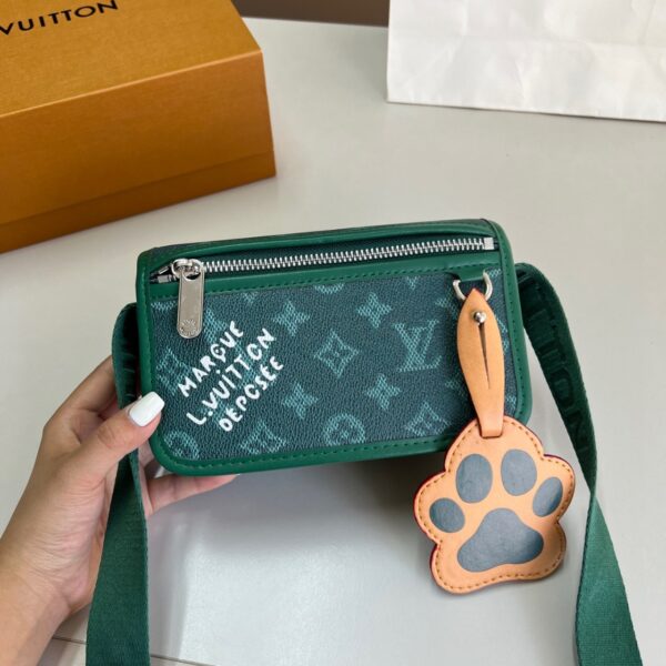 LOUIS VUITTON BOSPHORE WEARABLE WALLET GREEN 18CM M12637 - Image 2