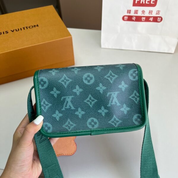 LOUIS VUITTON BOSPHORE WEARABLE WALLET GREEN 18CM M12637 - Image 5
