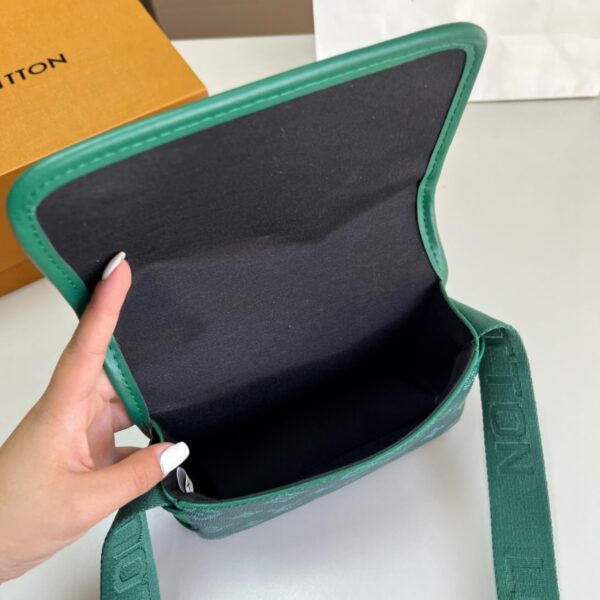 LOUIS VUITTON BOSPHORE WEARABLE WALLET GREEN 18CM M12637 - Image 4