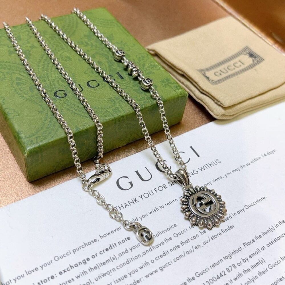 GUCCI INTERLOCKING G LOGO EMBELLISHED PENDANT STATION NECKLACE GOLD TONE - Image 4