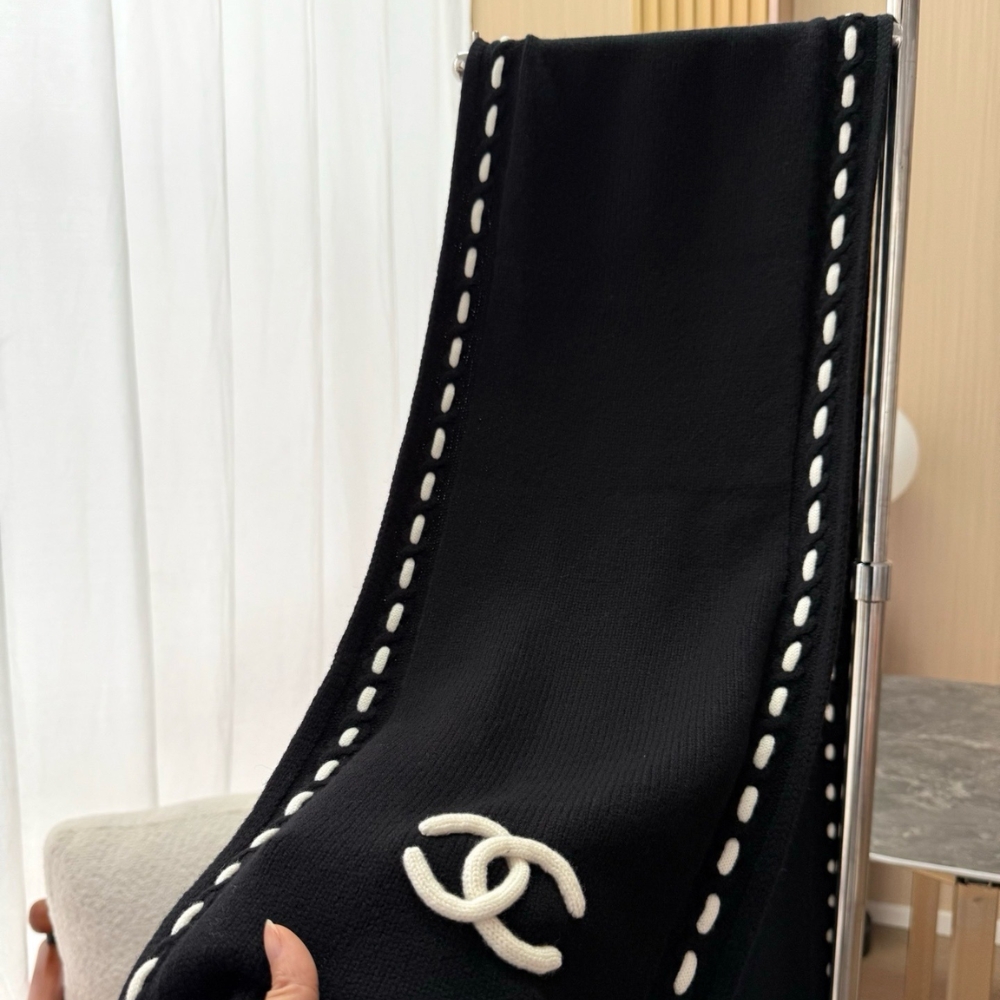 CHANEL CC LOGO CASHMERE SCARF BLACK 180CM - Image 4
