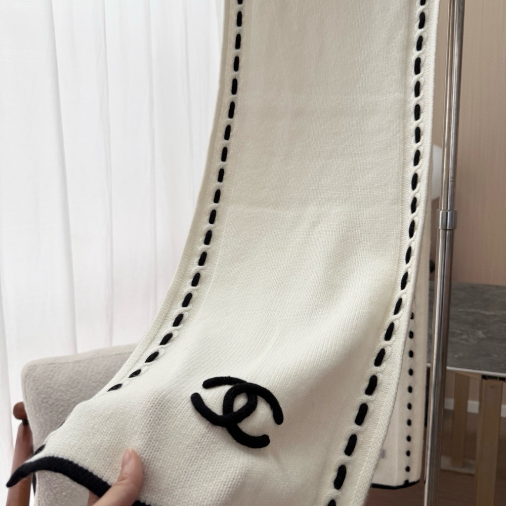 CHANEL CC LOGO CASHMERE SCARF WHITE 180CM - Image 3