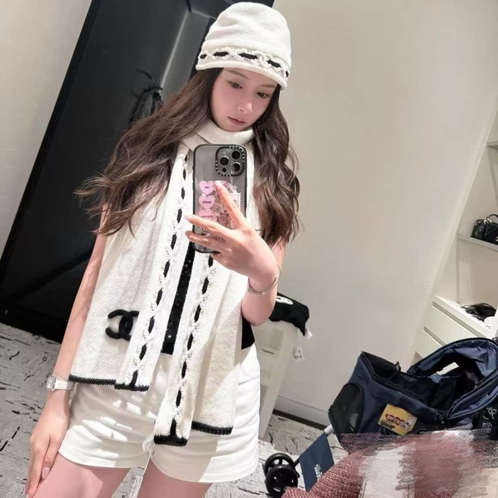 CHANEL CC LOGO CASHMERE SCARF WHITE 180CM - Image 6