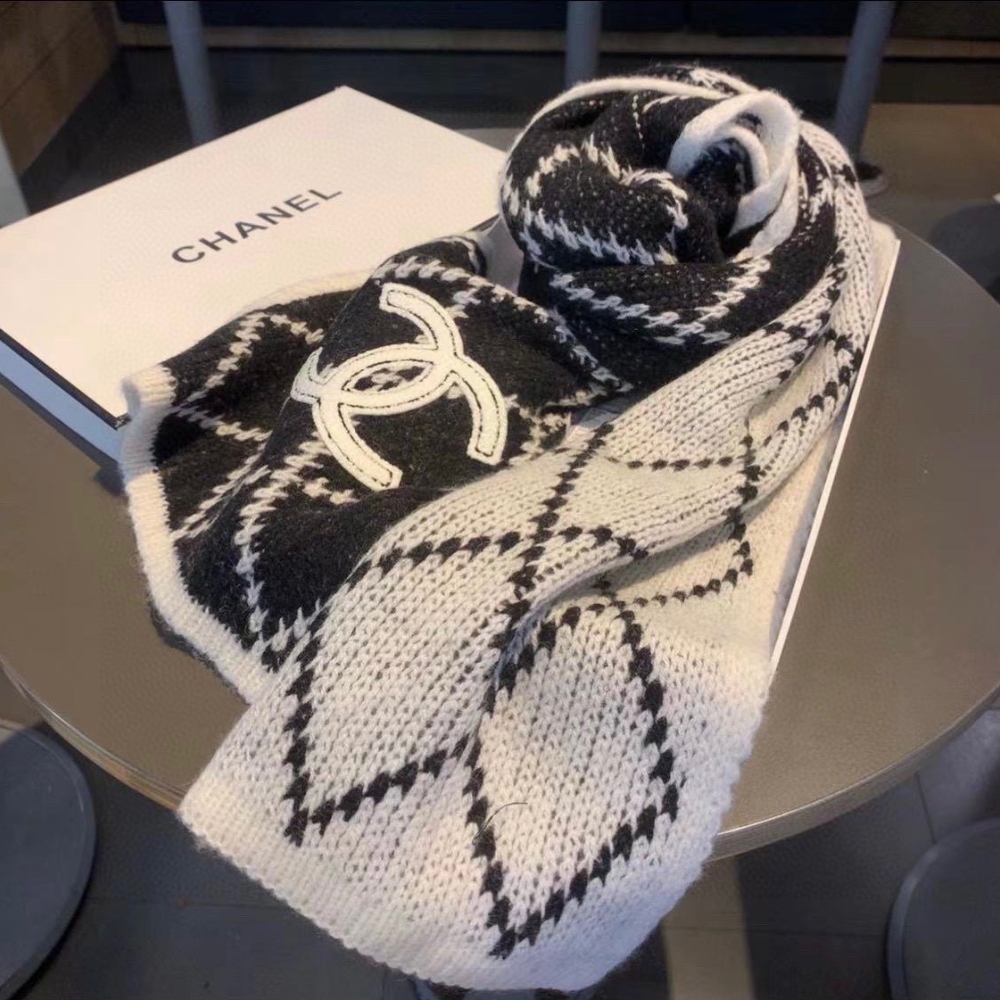 CHANEL CASHMERE SILK QUILTED CC SCARF BLACK WHITE 195CM - Image 2