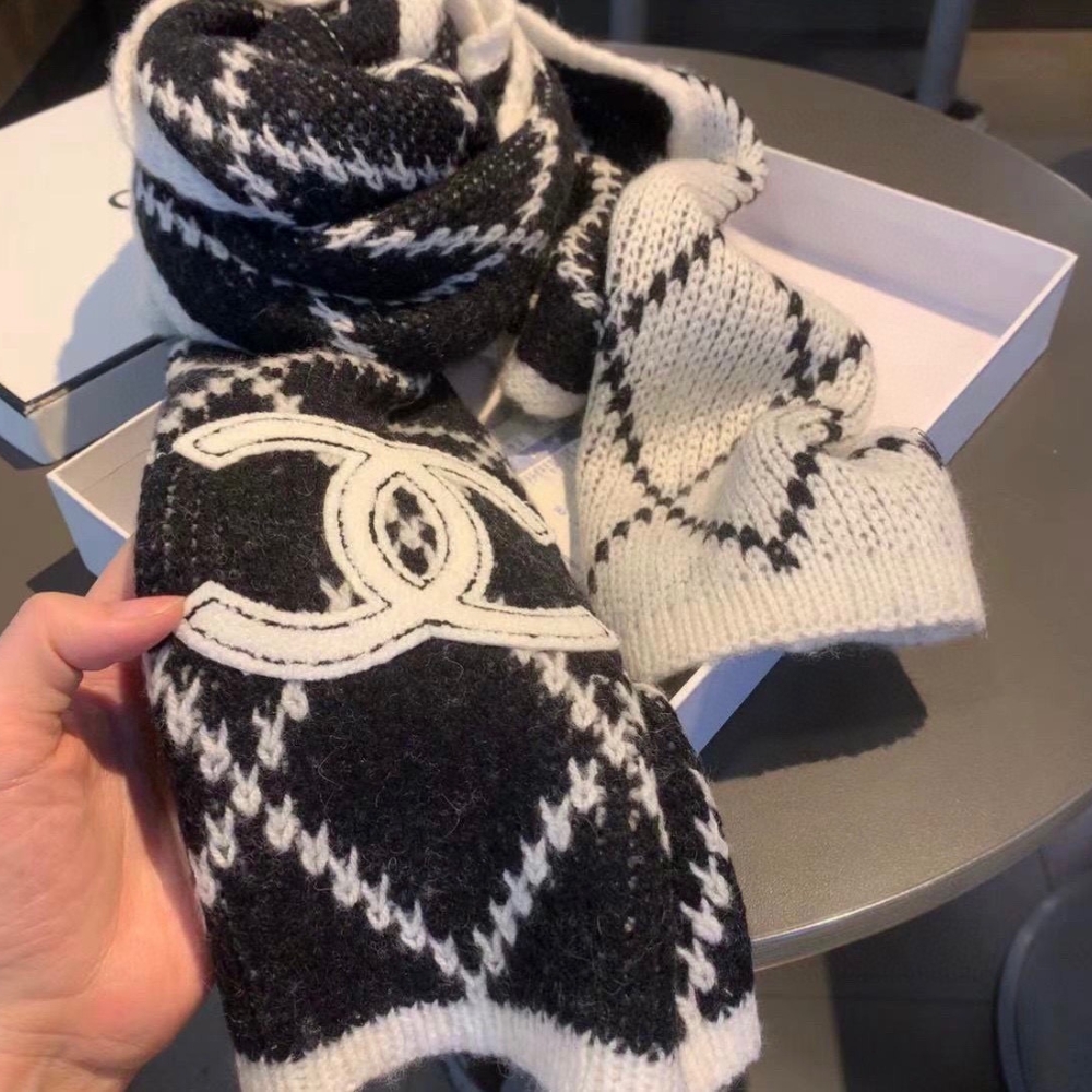 CHANEL CASHMERE SILK QUILTED CC SCARF BLACK WHITE 195CM - Image 5