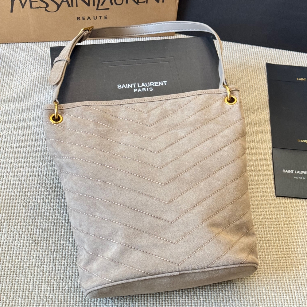 SAINT LAURENT NIKI SUPPLE BUCKET IN SUEDE GRAY 40CM - Image 8