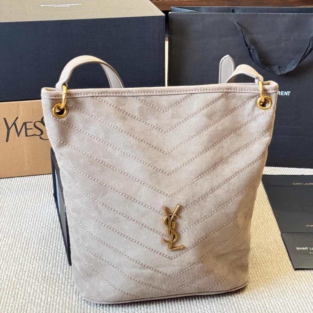 SAINT LAURENT NIKI SUPPLE BUCKET IN SUEDE GRAY 40CM - Image 4