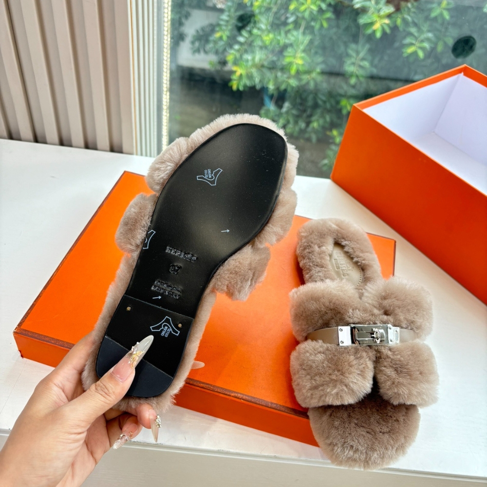 HERMES SHEARLING FUR ORAN SILVER BUCKLE SANDAL BEIGE - Image 8