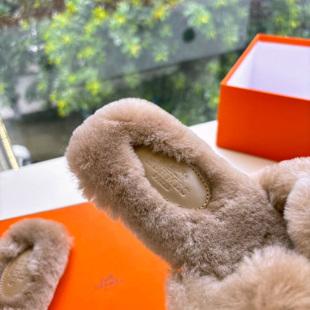 HERMES SHEARLING FUR ORAN SILVER BUCKLE SANDAL BEIGE - Image 7