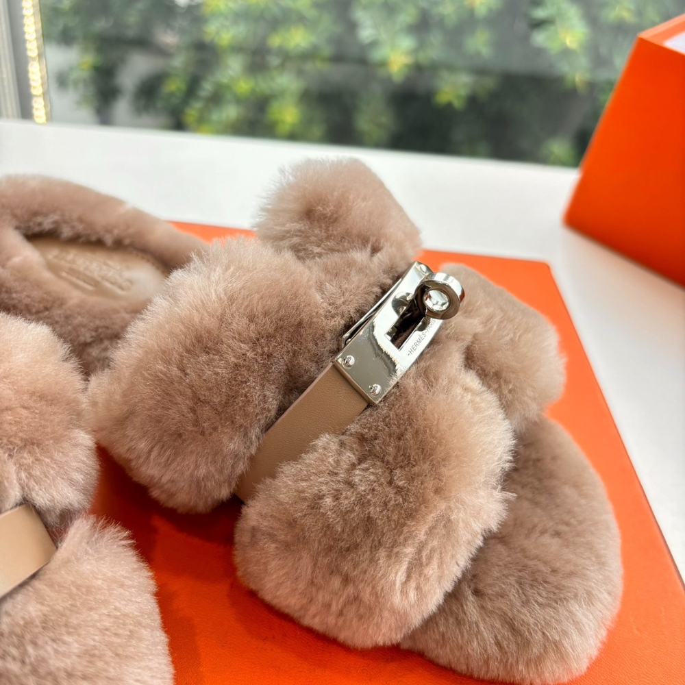 HERMES SHEARLING FUR ORAN SILVER BUCKLE SANDAL BEIGE - Image 6