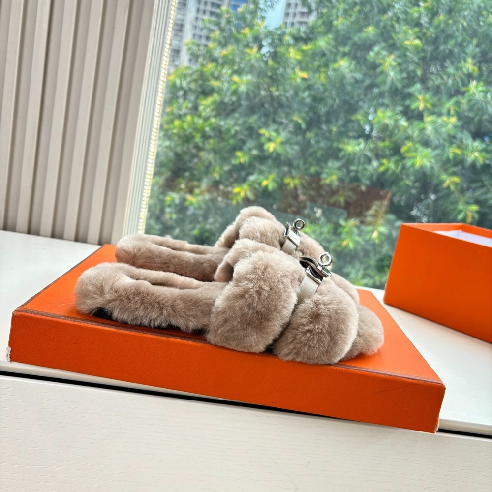 HERMES SHEARLING FUR ORAN SILVER BUCKLE SANDAL BEIGE - Image 5