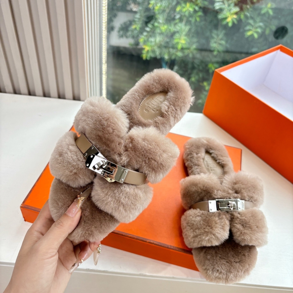 HERMES SHEARLING FUR ORAN SILVER BUCKLE SANDAL BEIGE - Image 3