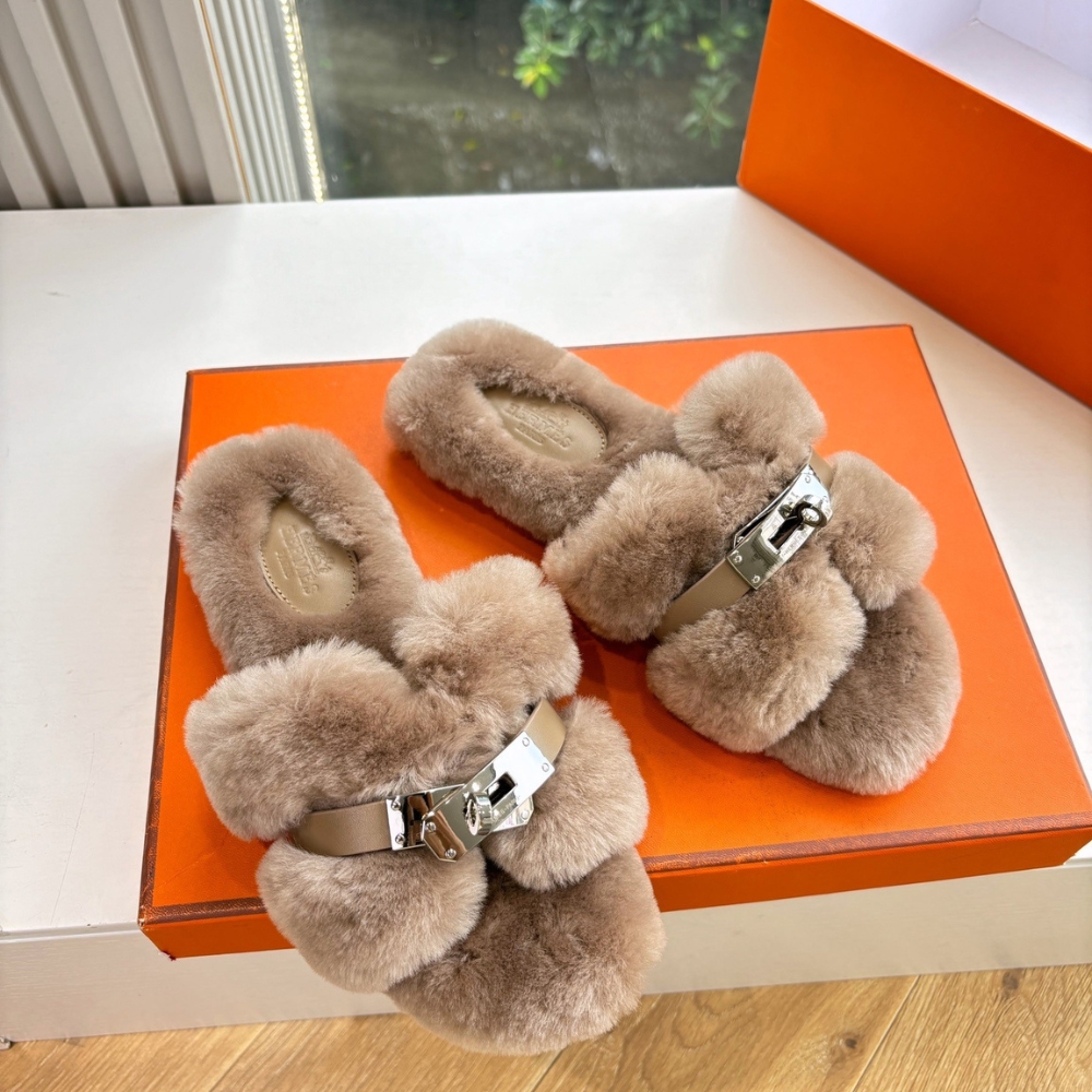 HERMES SHEARLING FUR ORAN SILVER BUCKLE SANDAL BEIGE - Image 2