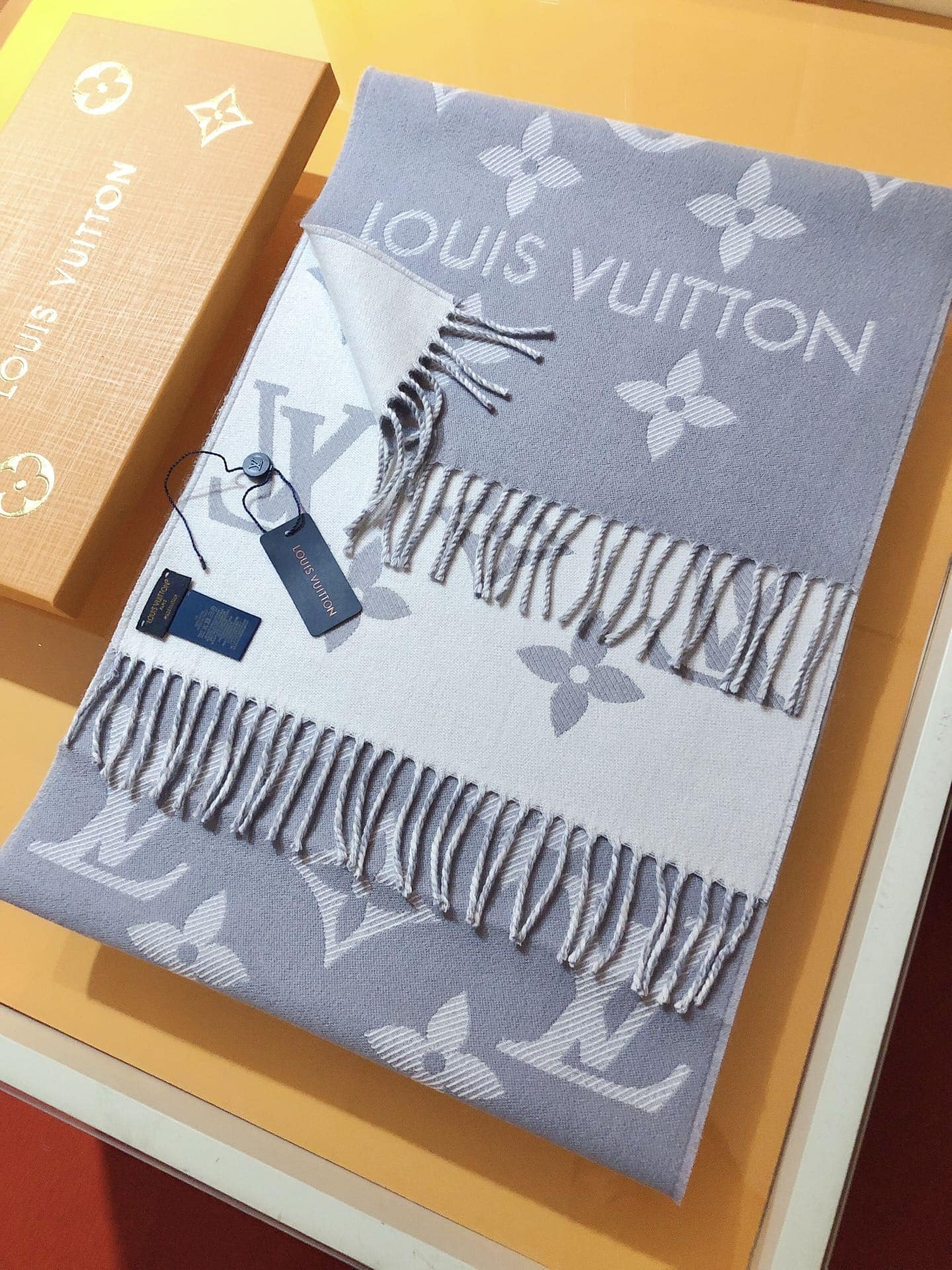 LOUIS VUITTON LV MONOGRAM ESSENTIAL SCARF LIGHT GREY M77727 - Image 2