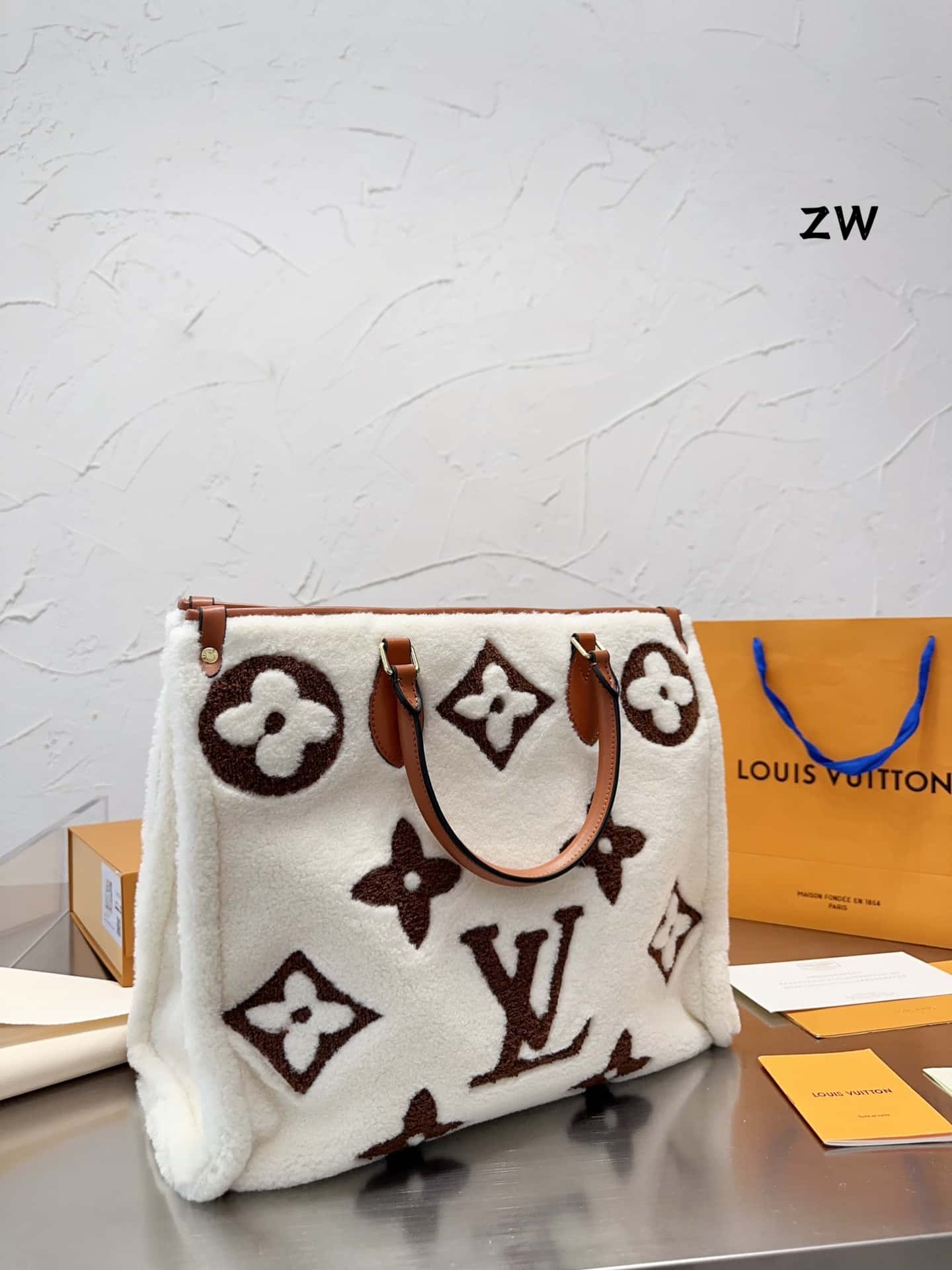 LOUIS VUITTON ONTHEGO MONOGRAM TEDDY BAG WHITE 40CM - Image 7