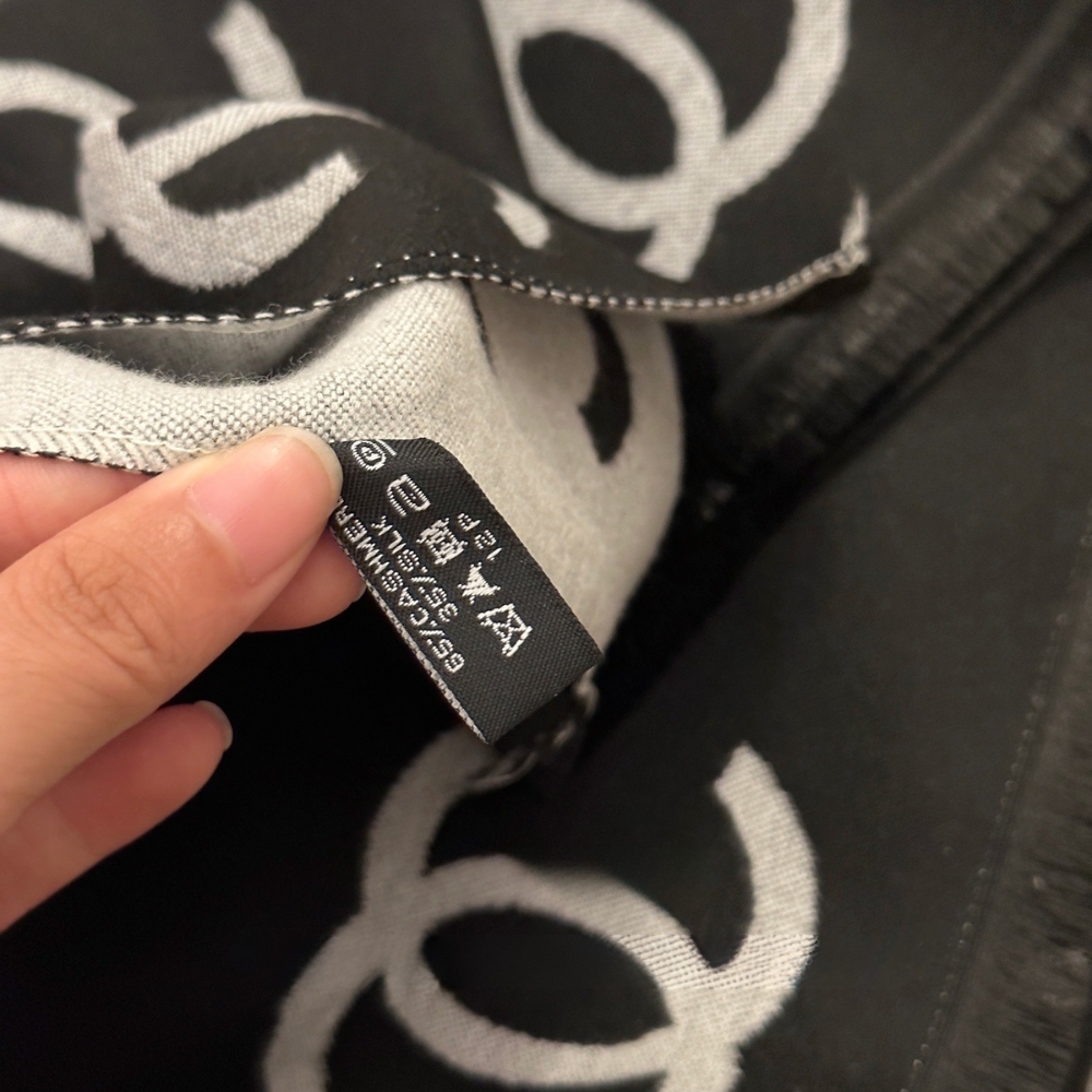 CHANEL WOOL CASHMERE CC SCARF BLACK WHITE 180CM - Image 8