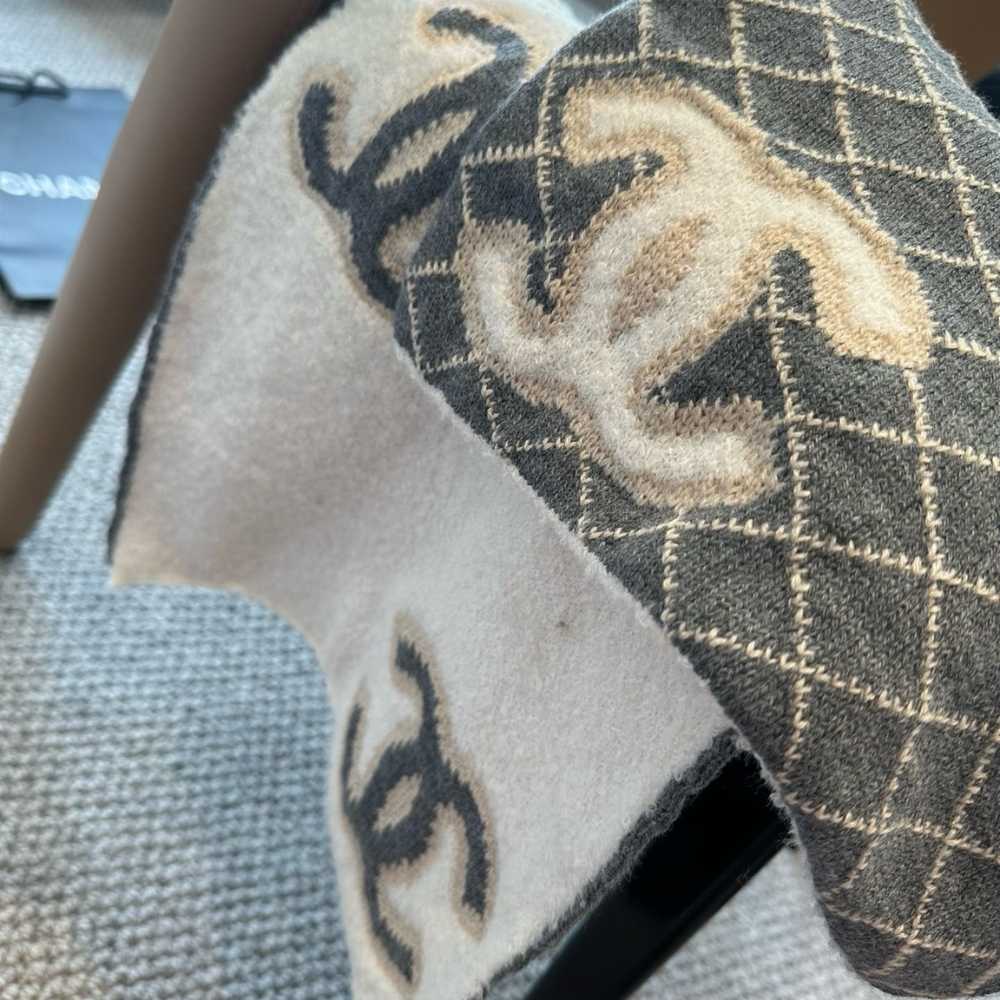 CHANEL SCARF INTERLOCKING CC LOGO GRAY AND WHITE 180CM - Image 7