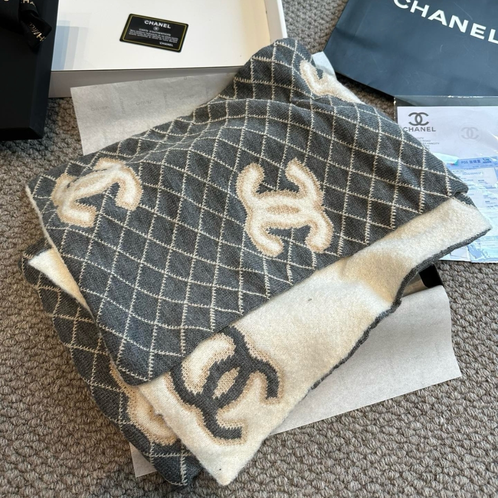 CHANEL SCARF INTERLOCKING CC LOGO GRAY AND WHITE 180CM - Image 6