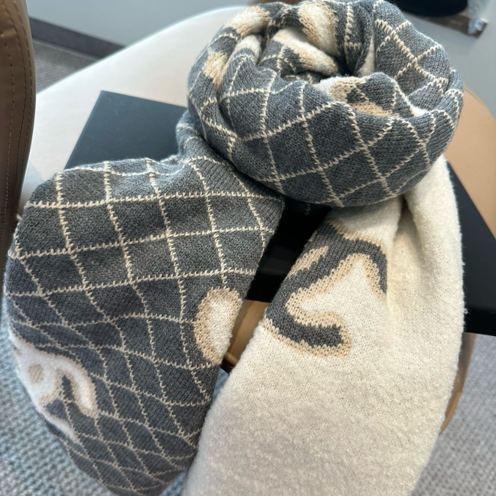 CHANEL SCARF INTERLOCKING CC LOGO GRAY AND WHITE 180CM - Image 3