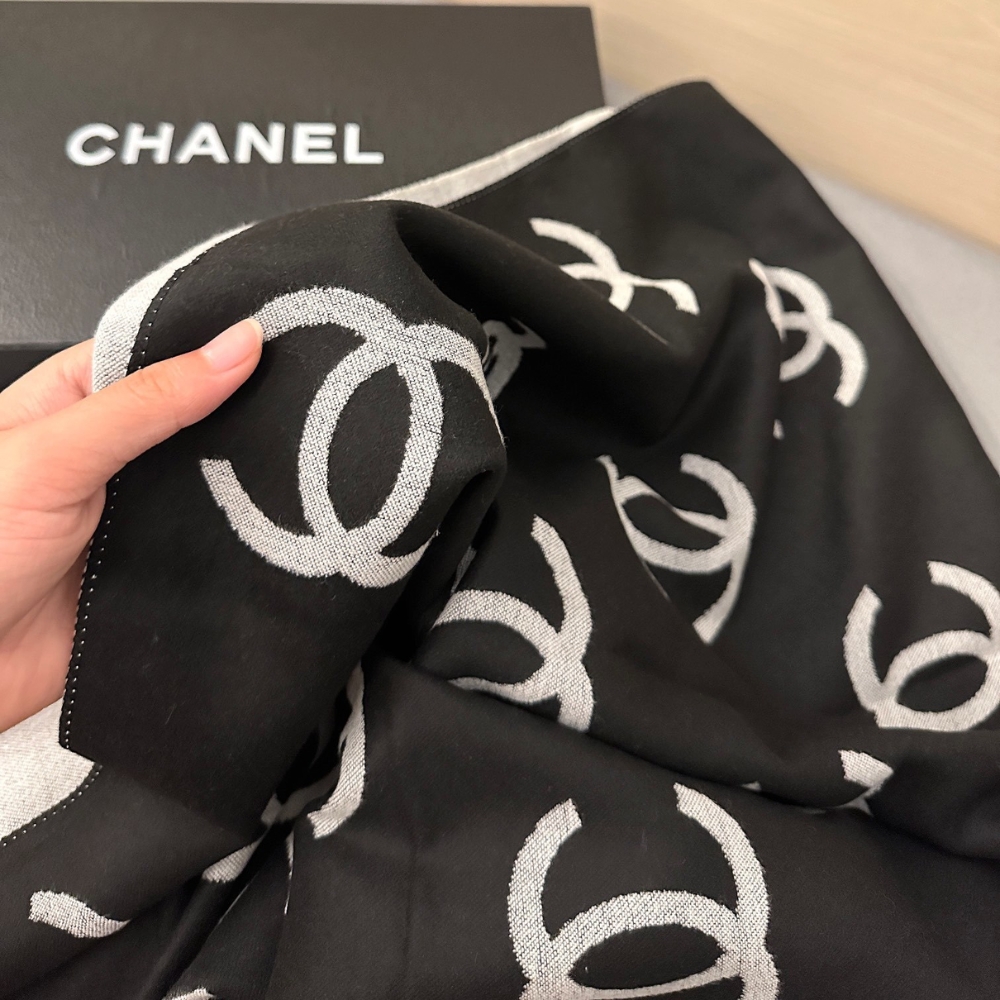CHANEL WOOL CASHMERE CC SCARF BLACK WHITE 180CM - Image 4
