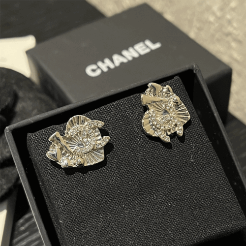 Alternative view of Chanel Cc Crystal Heart Earrings Gold Abg358 B21895 U3549