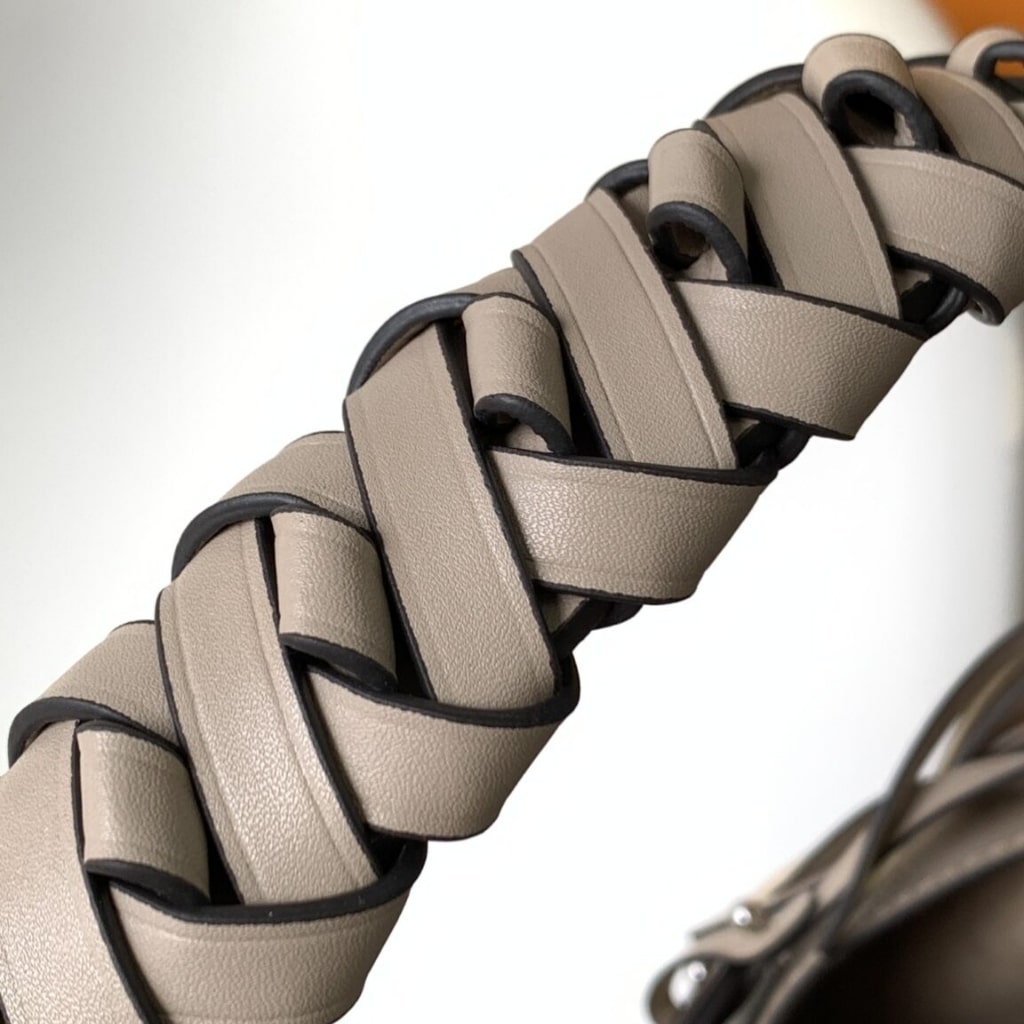 Louis Vuitton Carmel Mahina Leather Galet Grey 40cm M21775 - Image 7