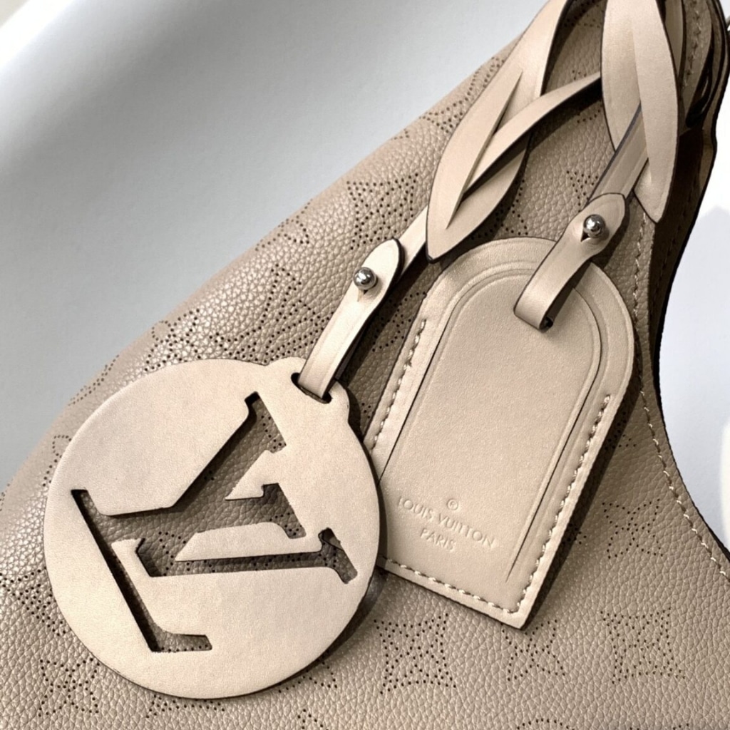 Louis Vuitton Carmel Mahina Leather Galet Grey 40cm M21775 - Image 8