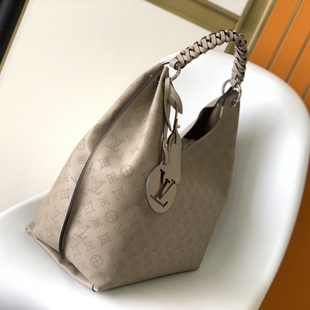 Louis Vuitton Carmel Mahina Leather Galet Grey 40cm M21775 - Image 10