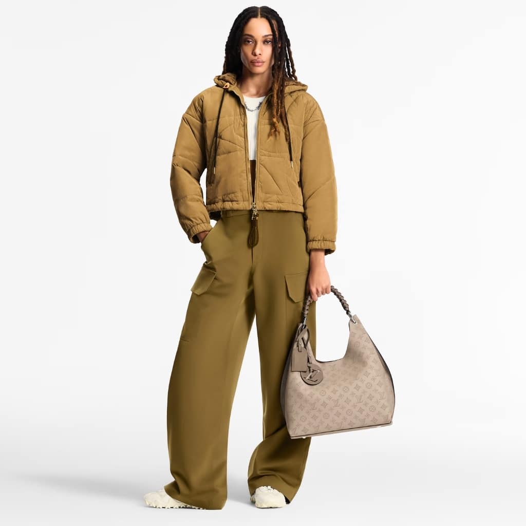 Louis Vuitton Carmel Mahina Leather Galet Grey 40cm M21775 - Image 11