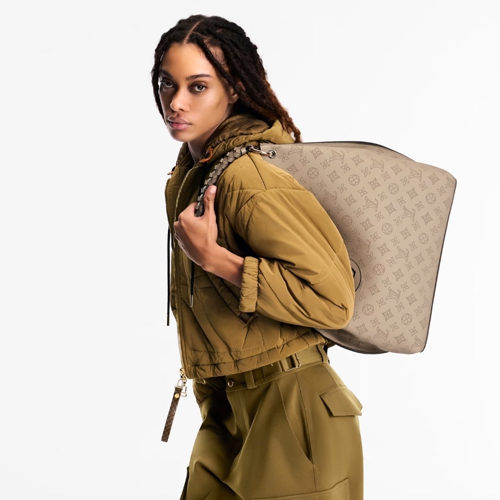 Louis Vuitton Carmel Mahina Leather Galet Grey 40cm M21775 - Image 12