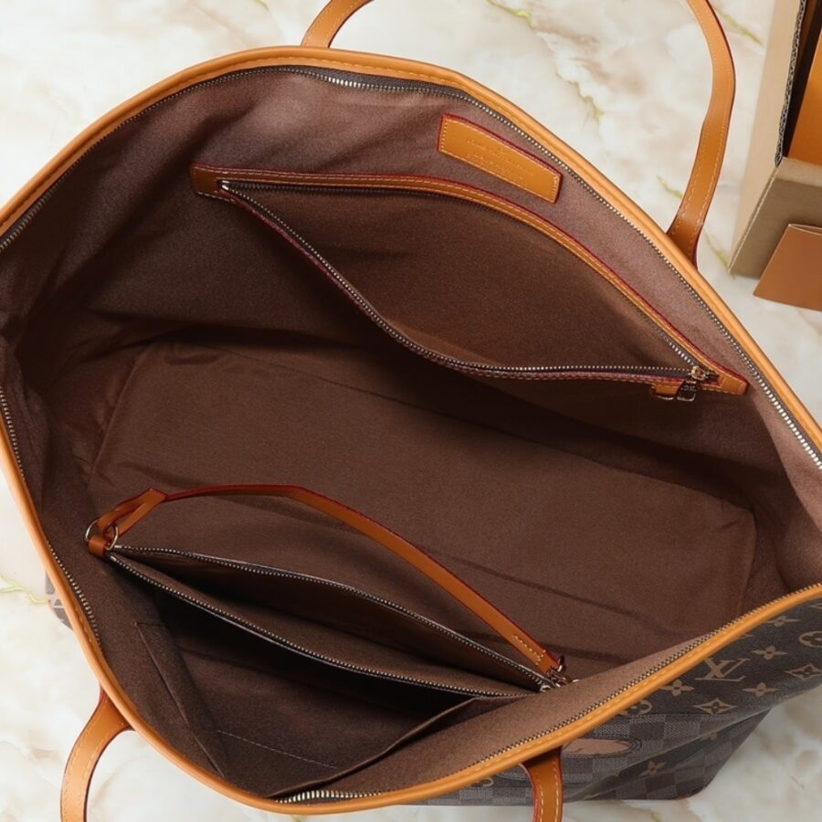 Alternative view of Louis Vuitton Nevereverfull Brown 60Cm M26174