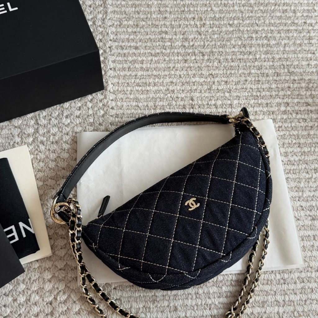 Chanel Clutch With Chain Denim And Gold Tone Metal Dark Blue 22cm AP5094 B23492 U7663 - Image 4