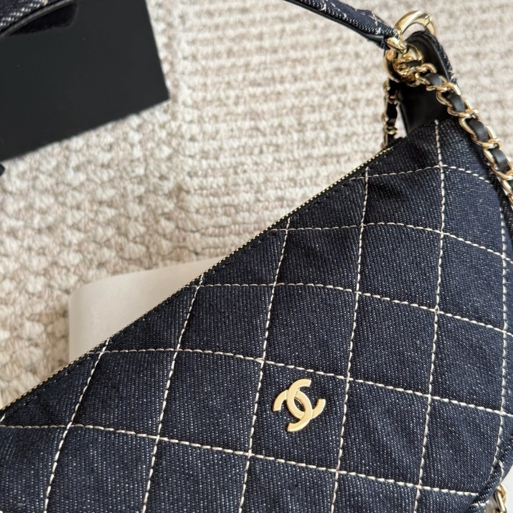 Chanel Clutch With Chain Denim And Gold Tone Metal Dark Blue 22cm AP5094 B23492 U7663 - Image 7